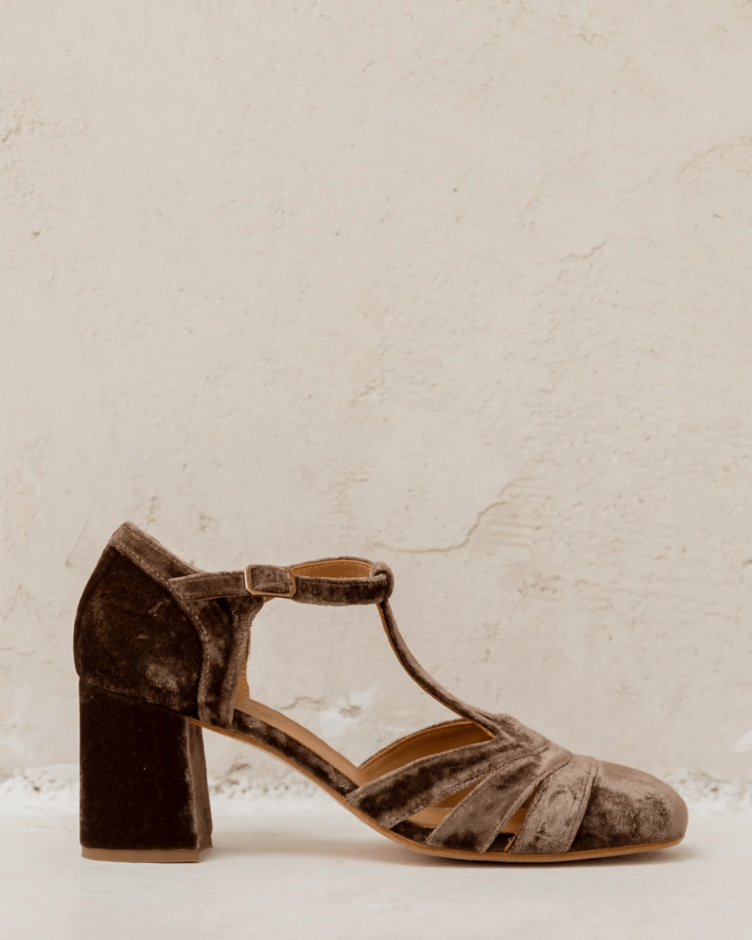 Schoenen met T-Band en Stevige Hak