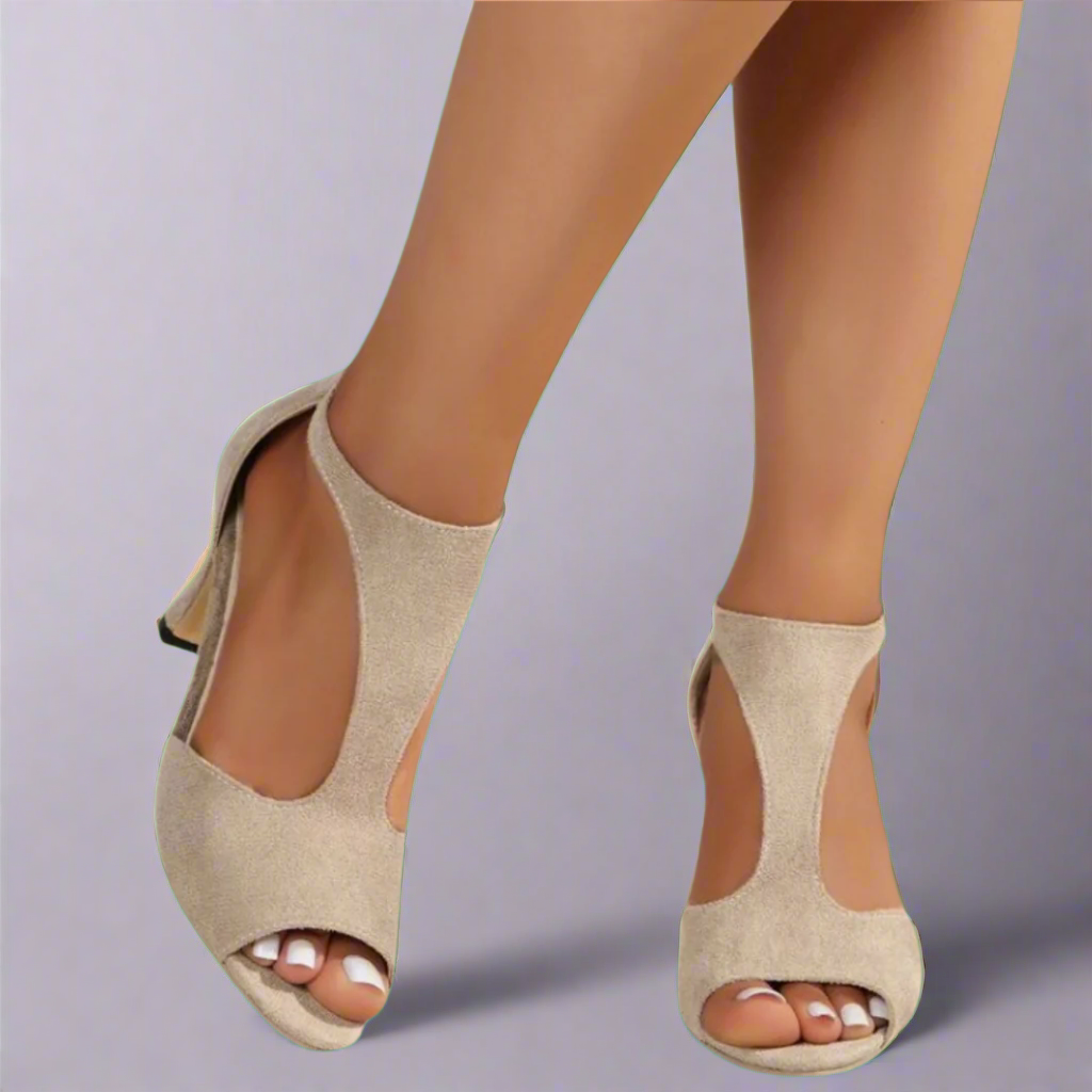 Hak Sandalen met Gebogen Uitsnede