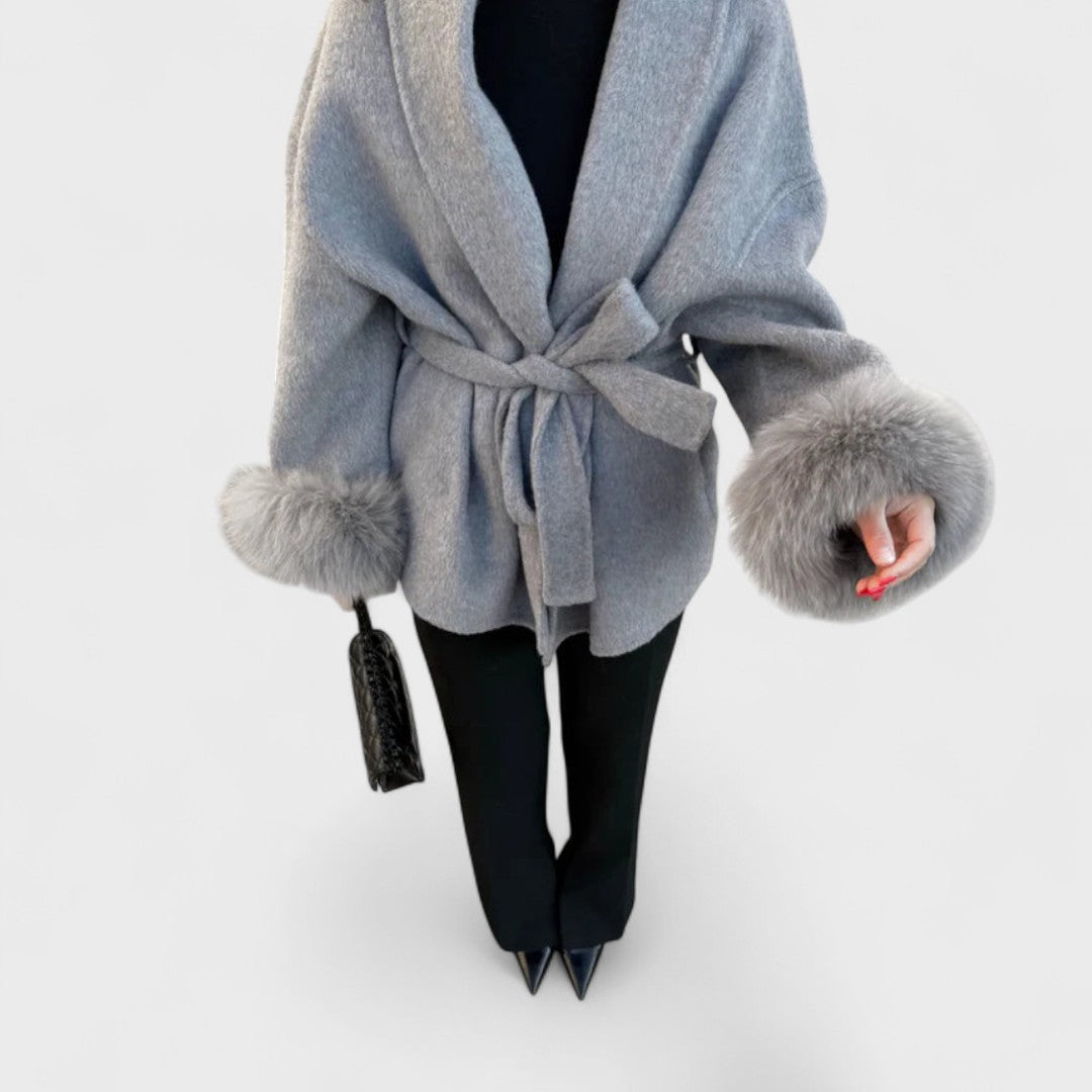 Tineke | Elegante jas met details van imitatiebont