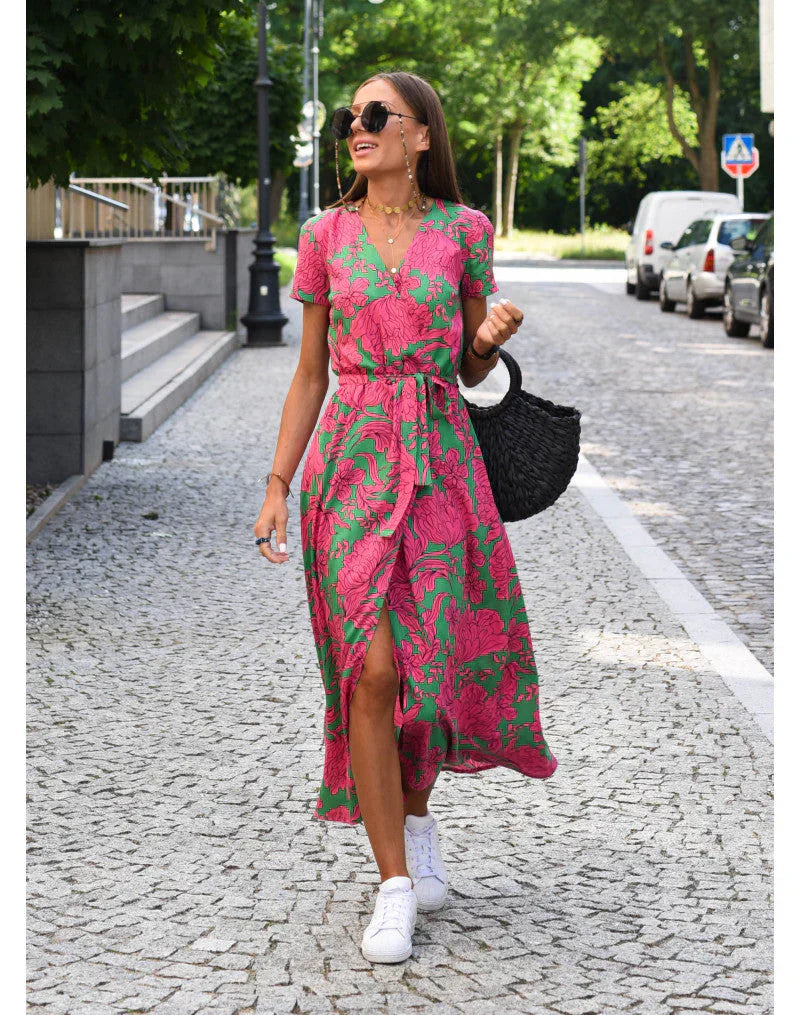 Feline – Elegante jurk met V-hals en Figuurvormende Snit