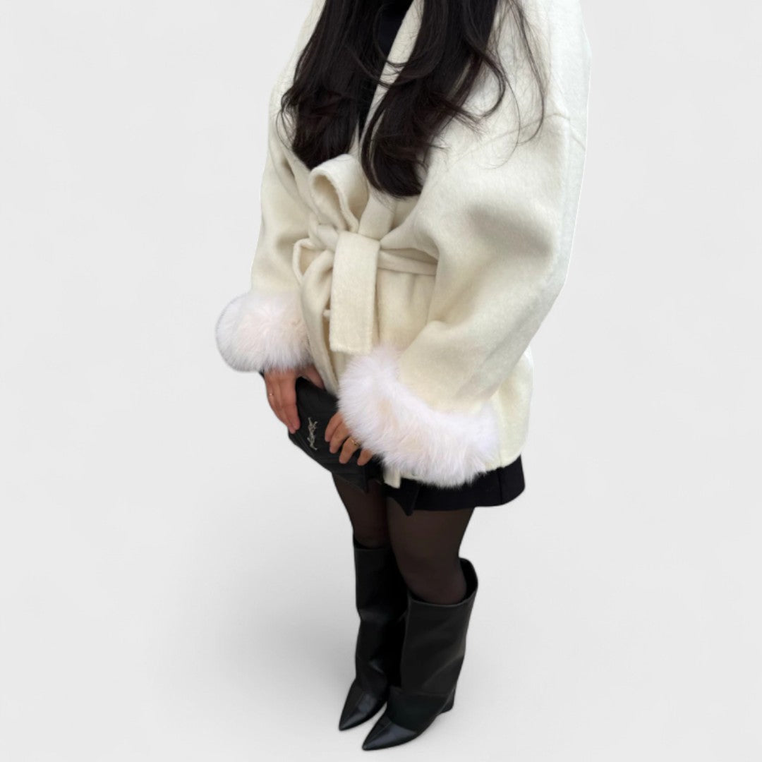 Tineke | Elegante jas met details van imitatiebont