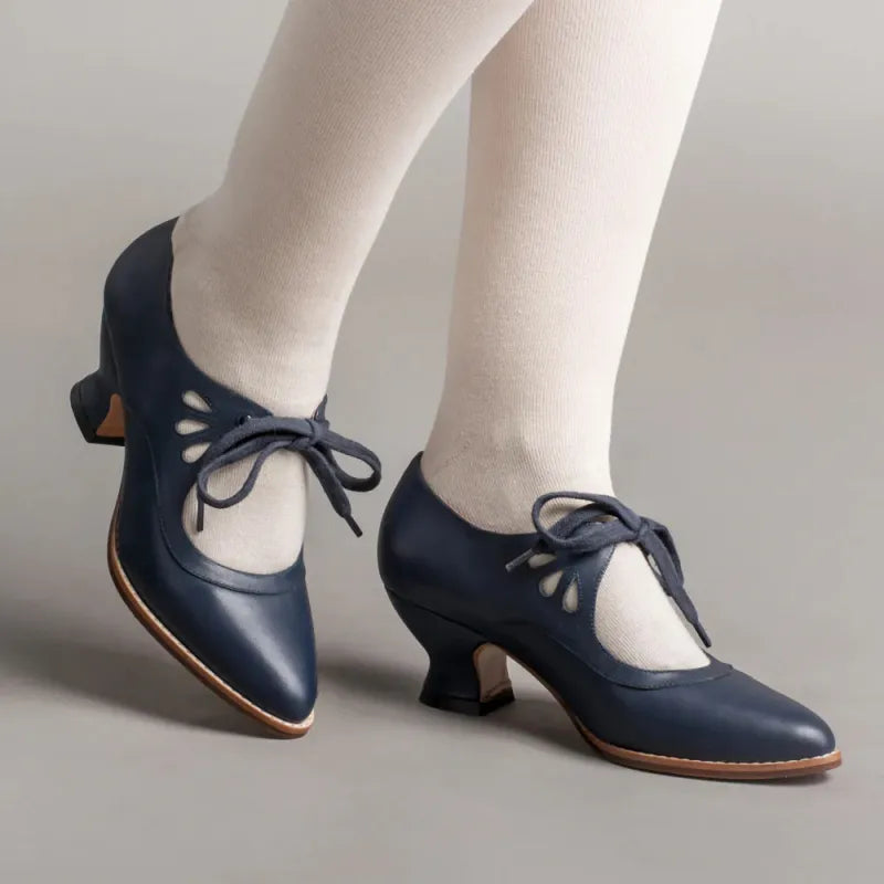 VITTORIA | Retro Hakken met Elegante Veters
